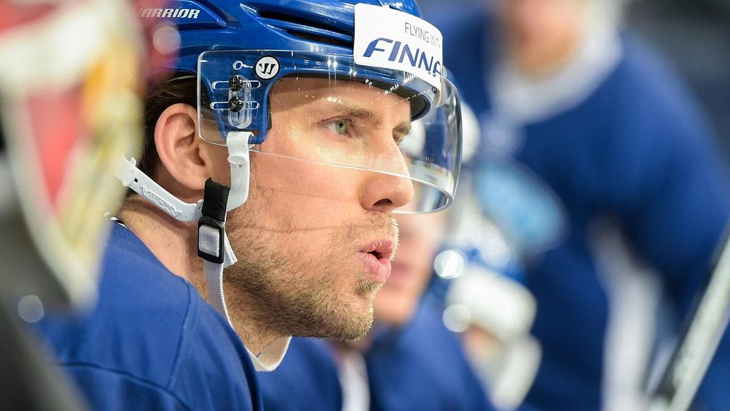 Topi Jaakola huilaa Jokereiden torstaisen kotiottelun.