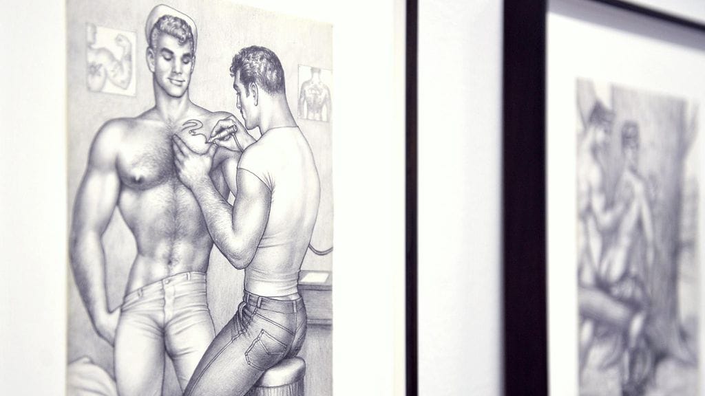 Tom of Finland: The Pleasure of Play -näyttelyn piirustuksia esillä lehdistötilaisuudessa Helsingin Taidehallissa perjantaina 6. toukokuuta 2016.