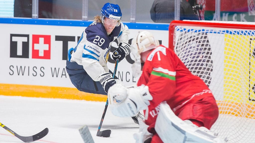 Patrik Laine oli Leijonien avausottelun tähti.