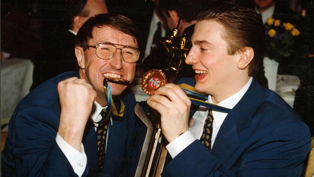 Curt Lindström ja Ville Peltonen kultahuumassa toukokuussa 1995.