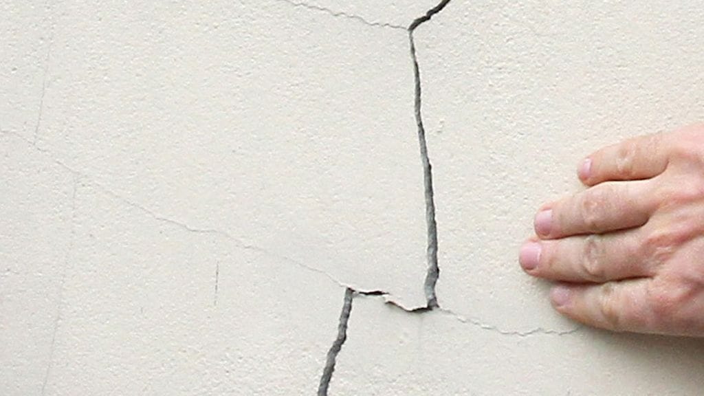 Seinässä ollut halkeama paljasti varastossa olleen piilotilan, josta michiganilaisperhe teki oudon löydön. Kuvituskuva.