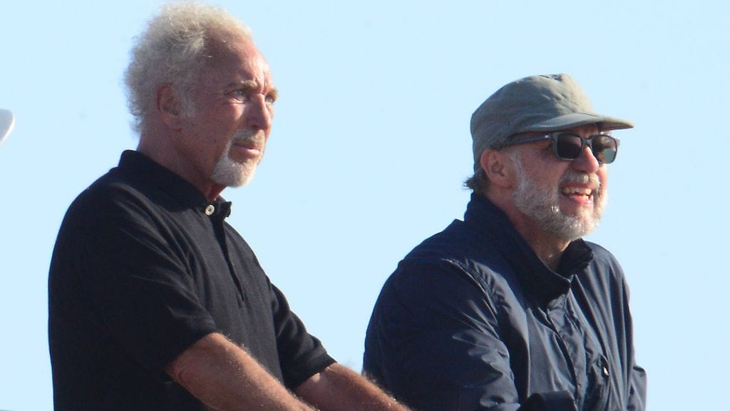 Tom Jones ja poika Marc Woodward 8.5.2016