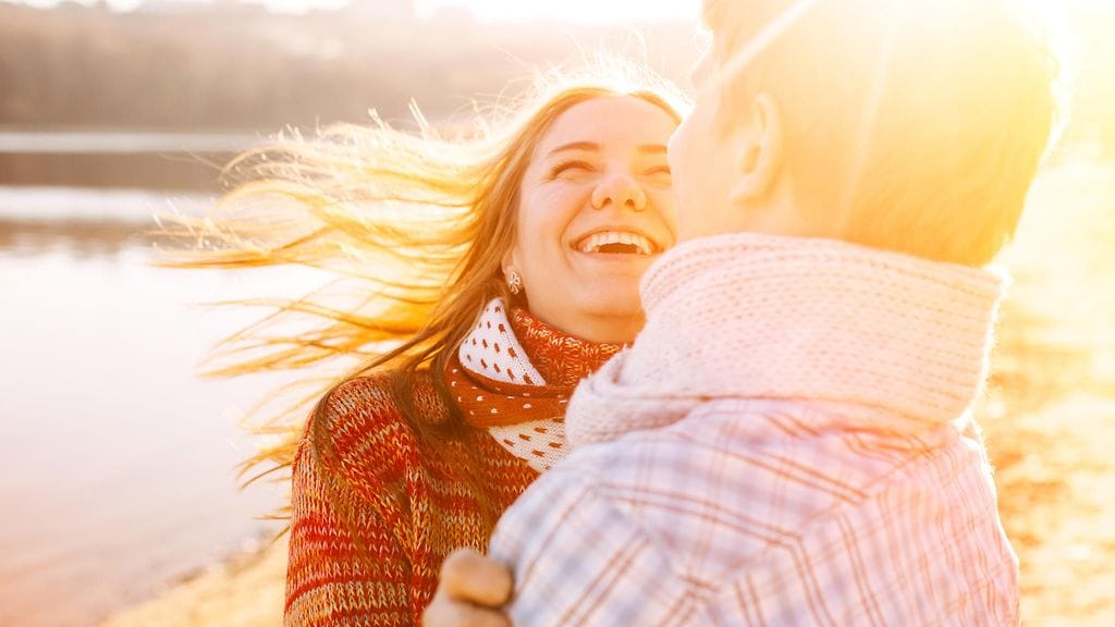 Dekoltee palaa herkästi auringossa, kun huivi jätetään pois.