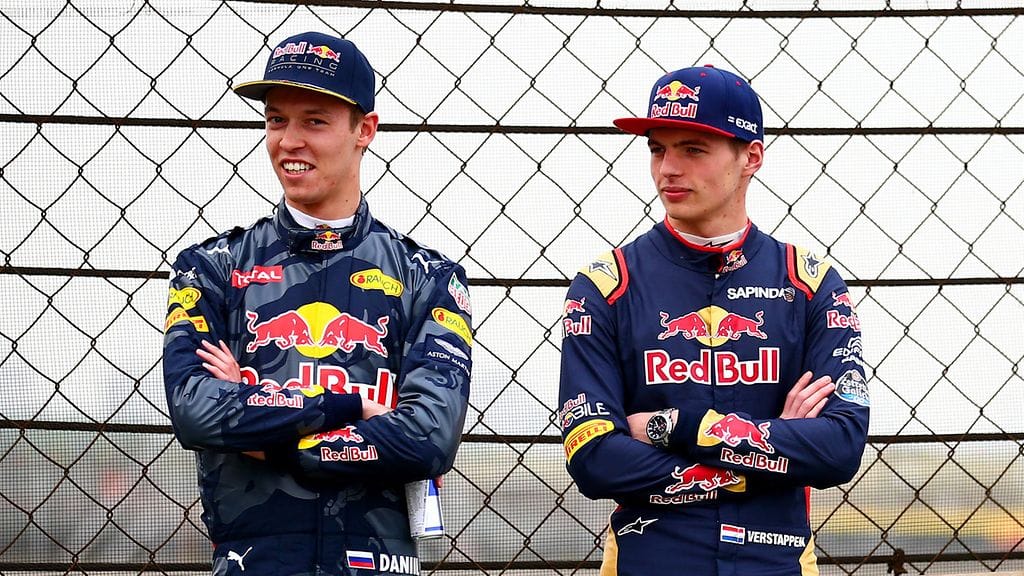 Max Verstappen (oik.) ottaa Daniil Kvjatin paikan Red Bullilla Espanjan GP:stä lähtien.