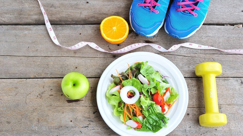 Jo pelkällä ruokavaliolla voi pudottaa painoa.