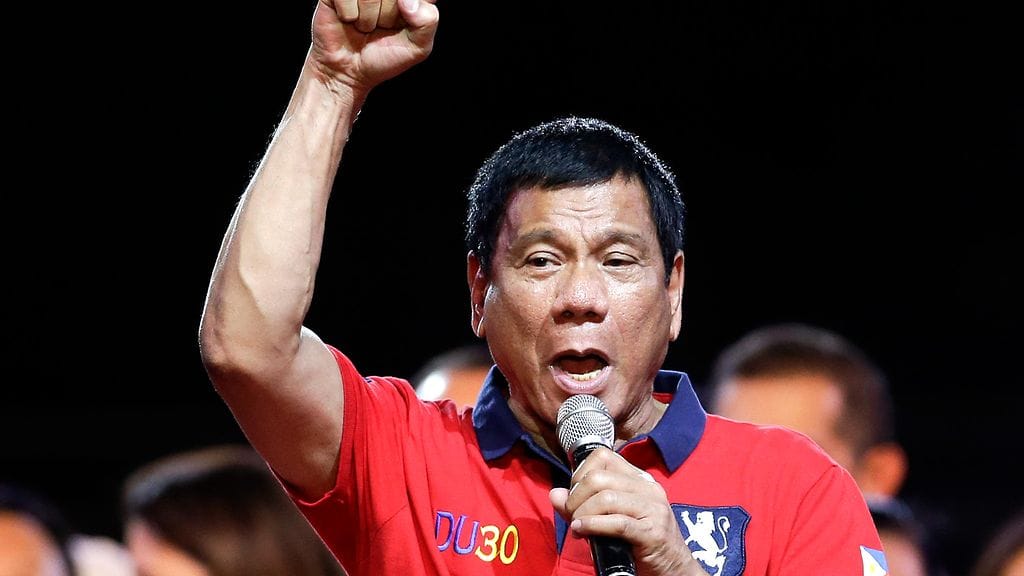 Filippiinien presidenttiehdokas Rodrigo Duterte puhui kannattajilleen pääkaupunki Manilassa 7. toukokuuta, kaksi päivää ennen vaaleja.
