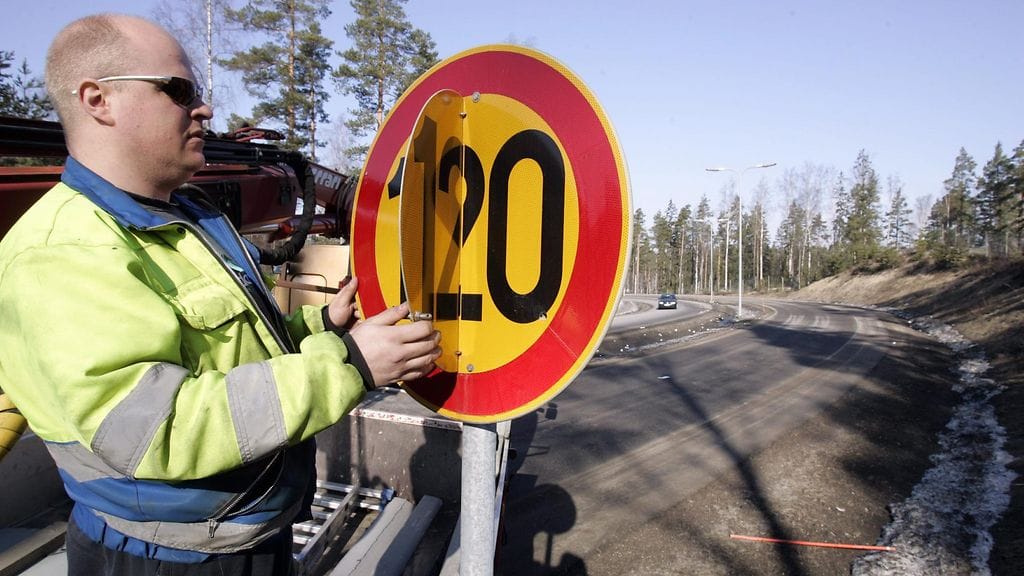 Tänä vuonna kesänopeuksiin siirryttiin koko Suomessa 2. huhtikuuta mennessä.