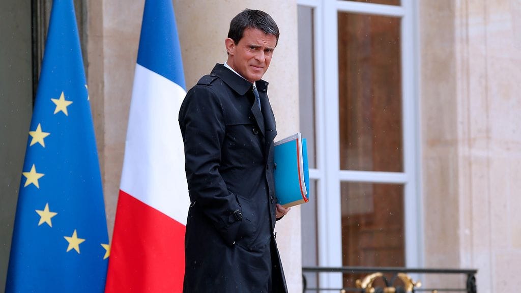 Ranskan pääministeri Manuel Valls poistui Élysée-palatsilta työelämäreformin läpiviennin jälkeen 10. toukokuuta 2016.