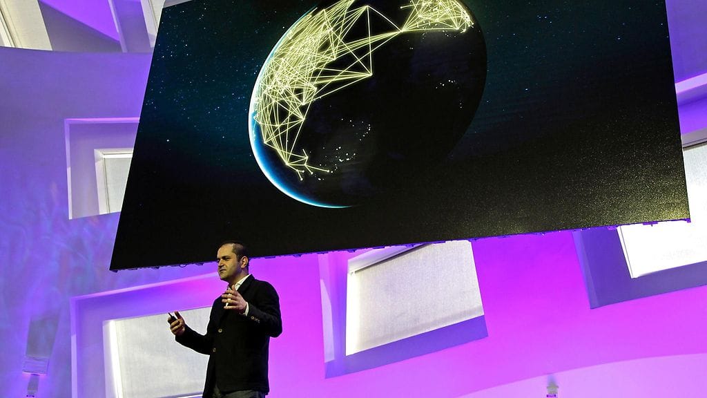 Hyperloop Onen perustajajäsen Shervin Pishevar puhui matkustamisen tulevaisuudesta tiedotustilaisuudessa Las Vegasissa 10. toukokuuta 2016.