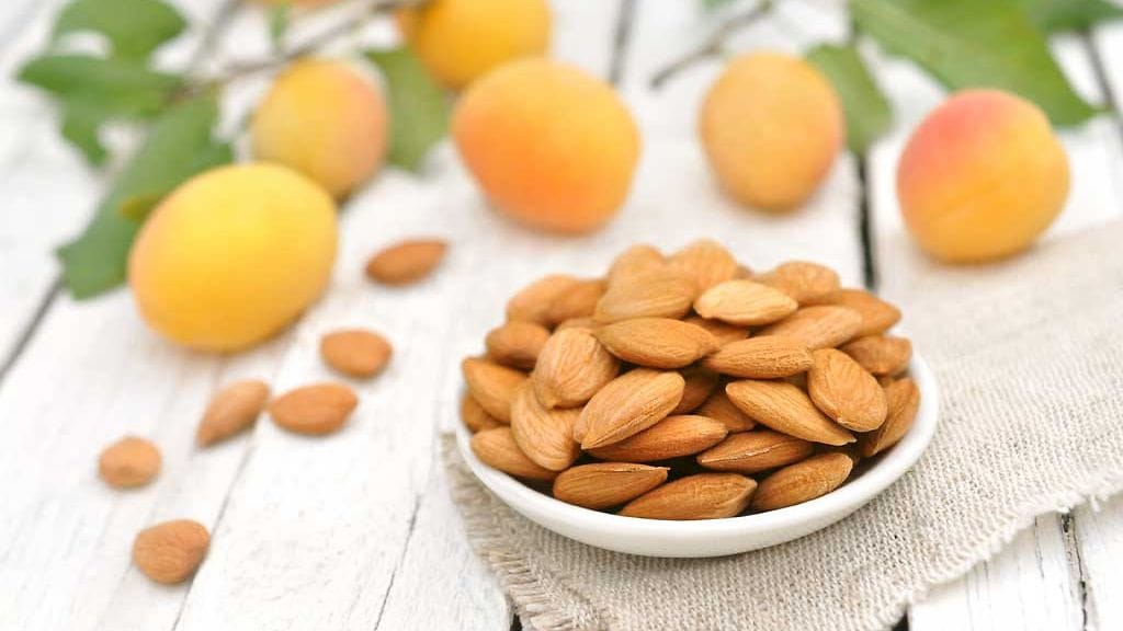 Aprikoosinsiemeniä ei suositella syötäväksi.