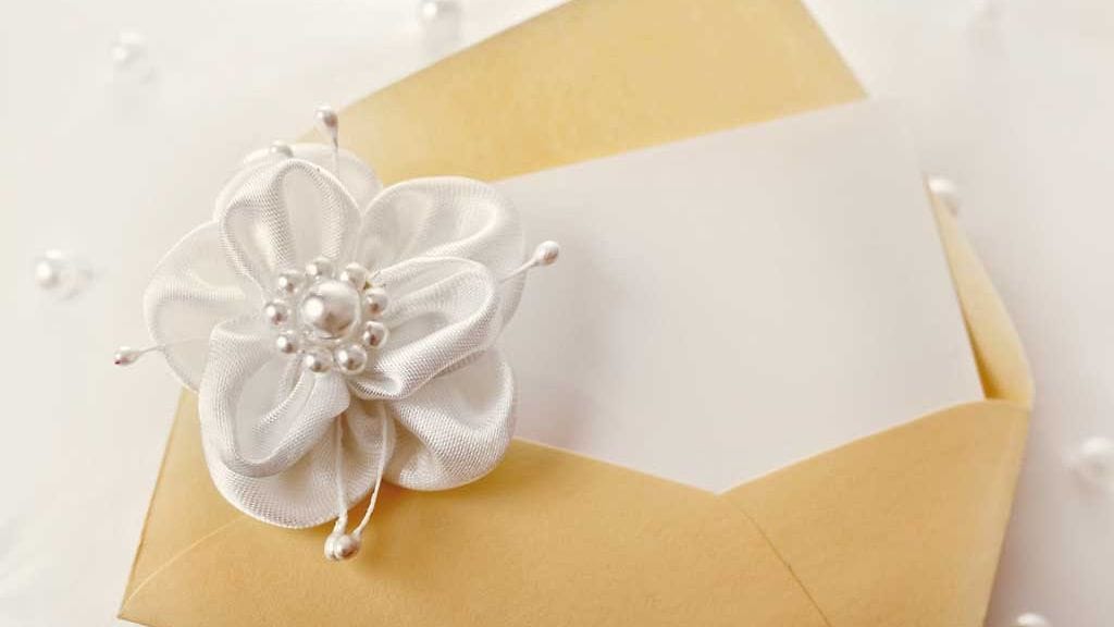 Etiketin mukaan kutsu on tarkoitettu vai heille, keiden nimet kuoressa lukee.