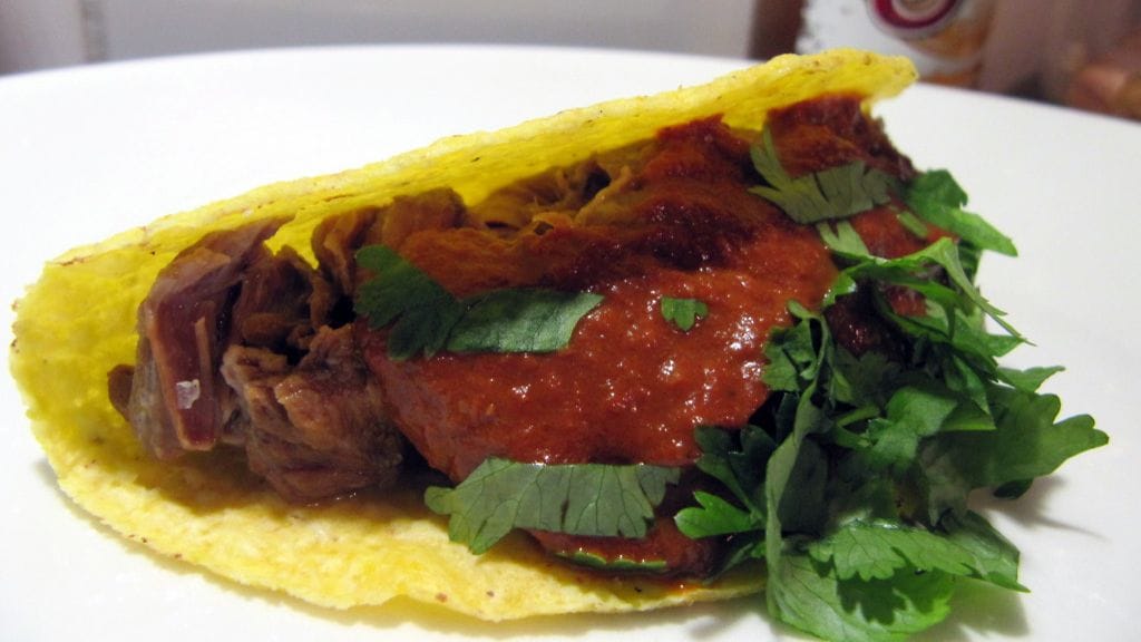 Tacoja on mukava syödä televison ääressä.