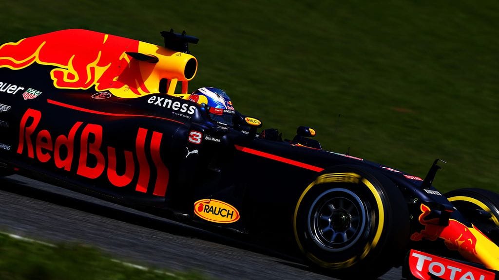 Daniel Ricciardo Red Bull -autossa.