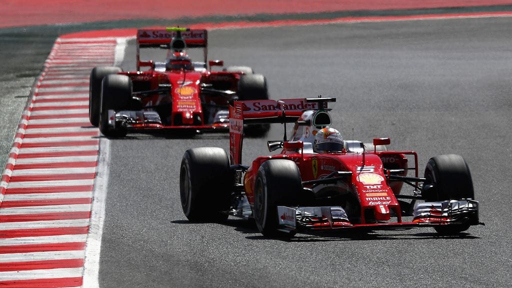Ferrarin Sebastian Vettel ja Kimi Räikkönen Barcelonassa reilu viikko sitten.