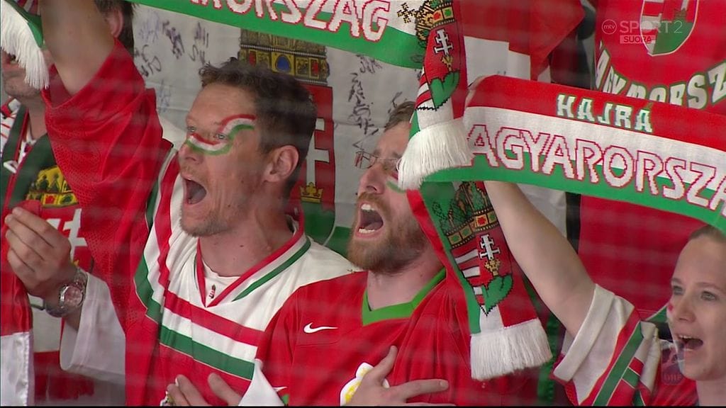 MM-kisoissa upeasti omiaan kannustaneet unkarilaisfanit elivät tunteikkaita hetkiä lauantaina.