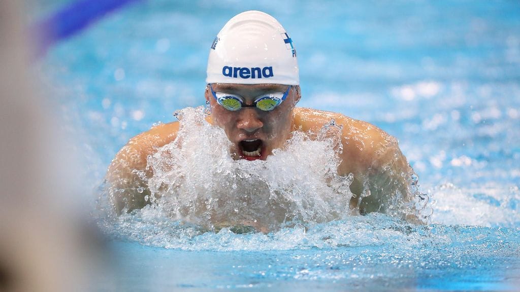 Matti Mattsson ui maanantai-iltana 100 metrin rintauinnin välierissä.