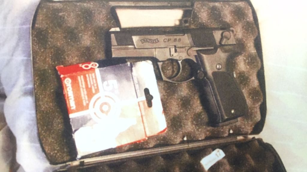 IMG_1183 Ryöstössä käytettiin Walther-merkkistä ilmapistoolia.