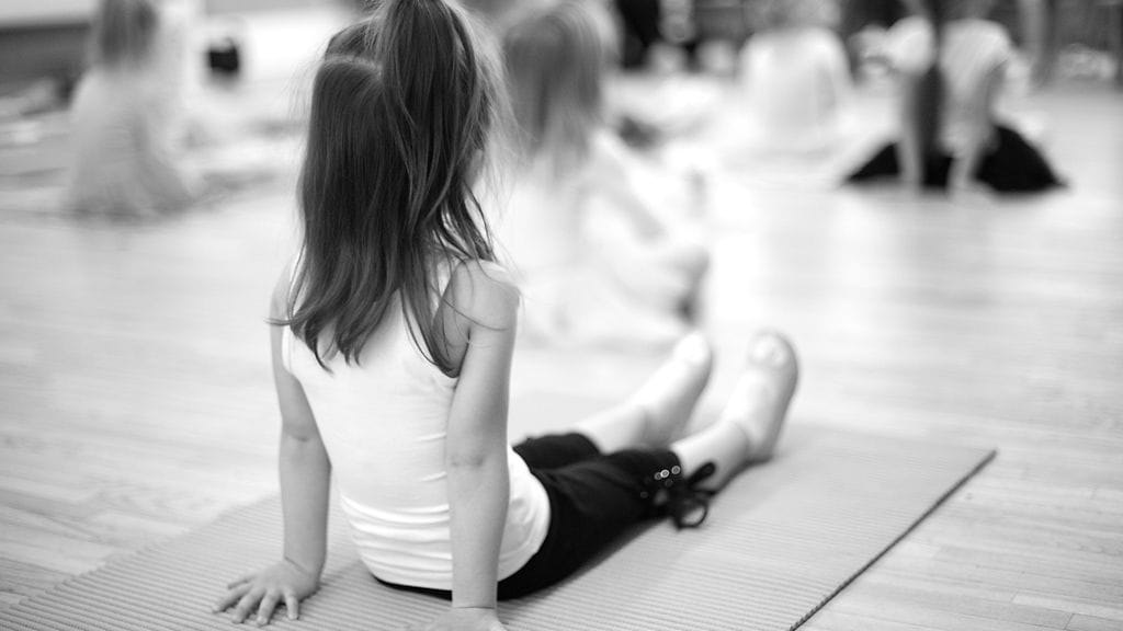 Pienikokoisen lapsen vanhempi saattaa joutua silmätikuksi.