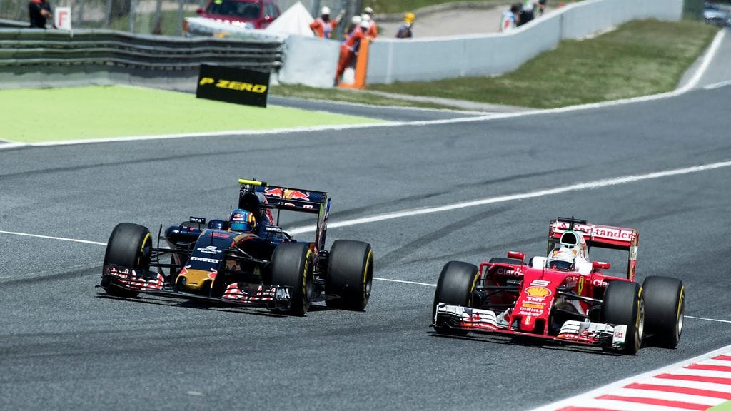 Sebastian Vettel kuittasi Carlos Sainzin tyylikkäällä ohituksella Espanjan GP:ssä.