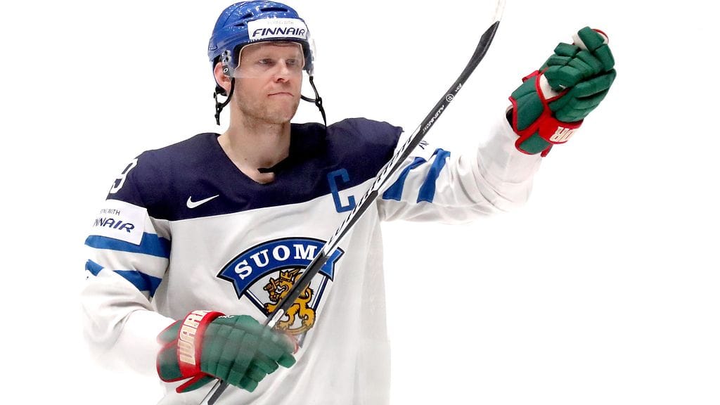 Mikko Koivu ja Minnesota Wildin hanskat.