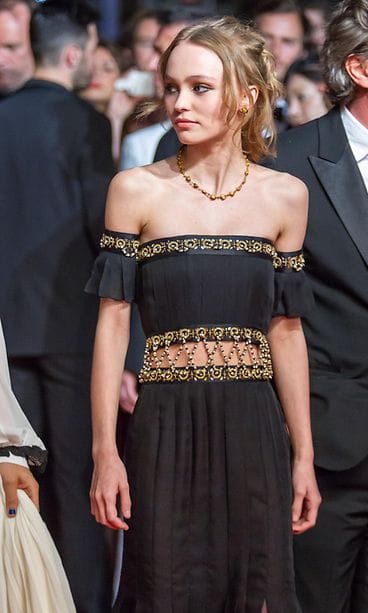 7.07911237 Lily Rose Depp