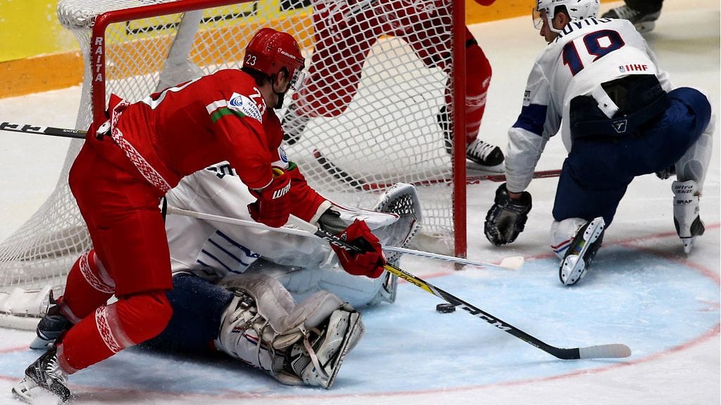 Andrei Stas teki Valko-Venäjälle kaksi maalia Ranska-ottelussa.