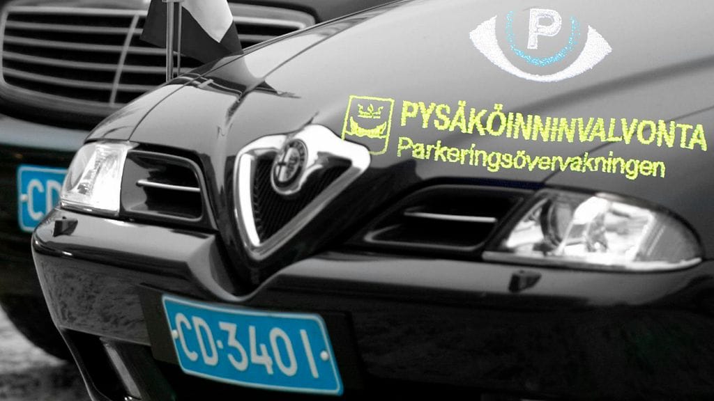 Kuvassa Italian suurlähetystön auto.