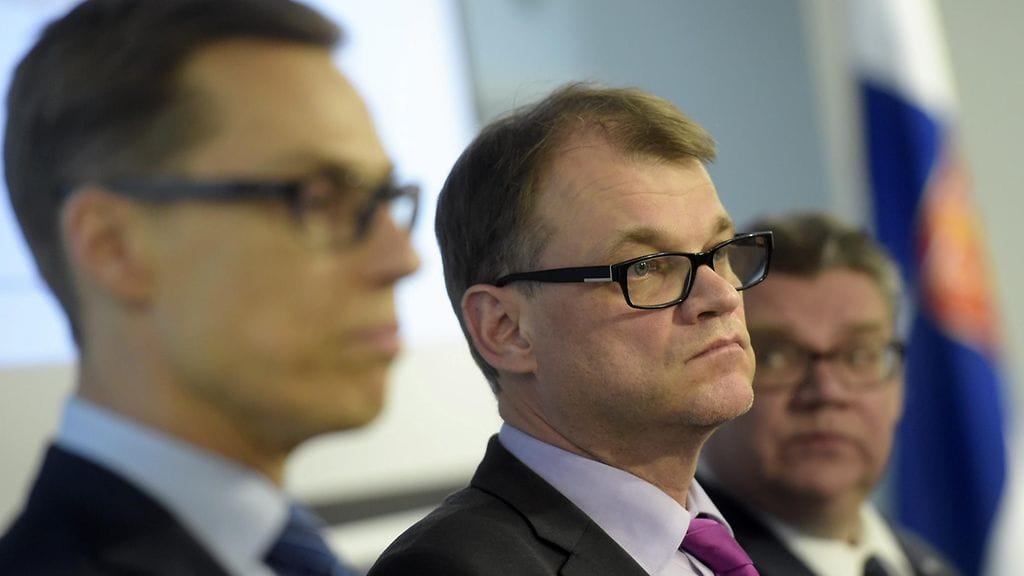 Vasemmalta lukien entinen valtiovarainministeri, nykyinen kansanedustaja Alexander Stubb (kok.), pääministeri Juha Sipilä (kesk.) ja ulkoministeri Timo Soini (ps.).