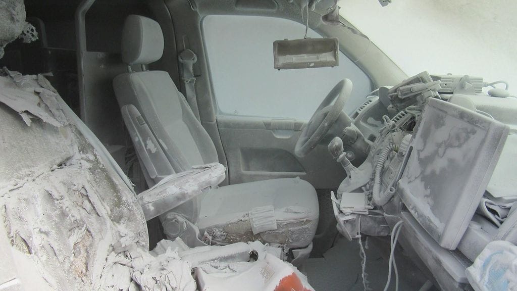 Poliisin auto, joka poltettiin Pyhäjärvellä