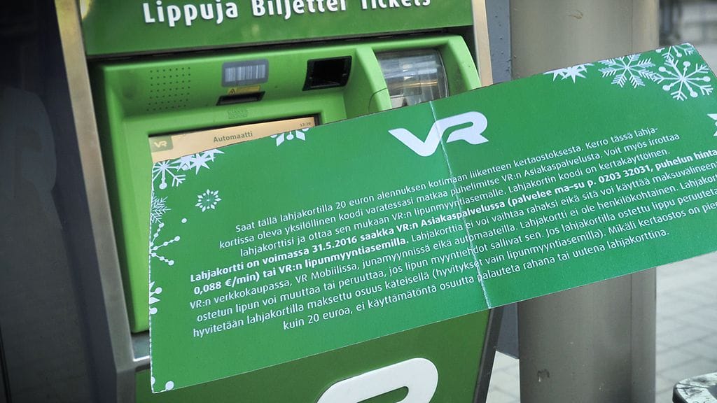 VR:n palkintokuponkeja tai lahjakortteja ei toistaiseksi voi lunastaa netistä tai lippuautomaateista huolimatta siitä, että yhtiö karsii rajusti lipunmyyntipisteitään.