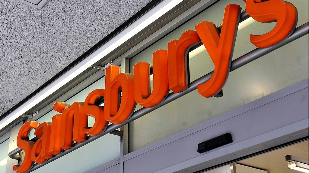 Kun partio saapui Sainsburyn supermarketin parkkipaikalle, löytyi sieltä neljä naista eriasteisesti loukkaantuneena.