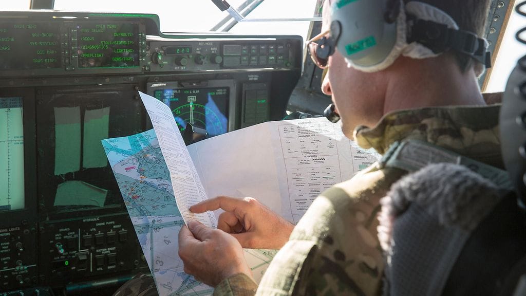 Mustien laatikoiden löytyminen on tärkeää, sillä niihin ovat tallentuneet ohjaamon äänitetiedot. Koneen putoamisen syyn selvittelyssä äänitetiedot ovat oleellisia.