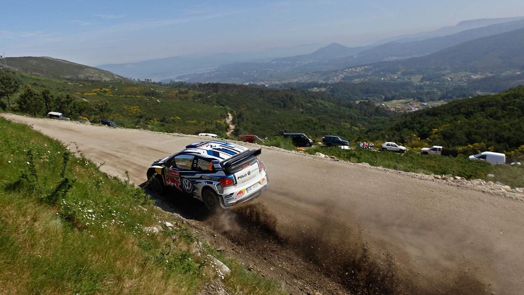 Jari-Matti Latvala on menettänyt ongelmien vuoksi yli kolme minuuttia aikaa.