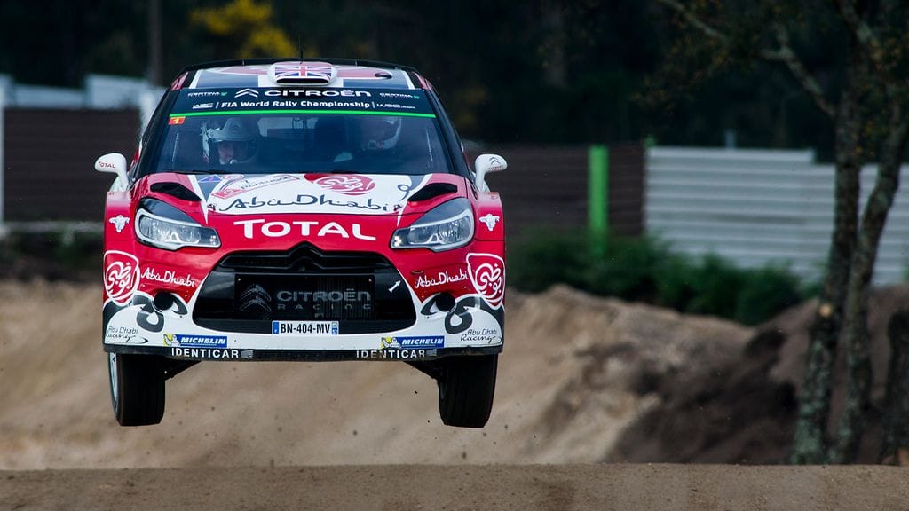 Kris Meeke ajaa Portugalin MM-rallin kärjessä.