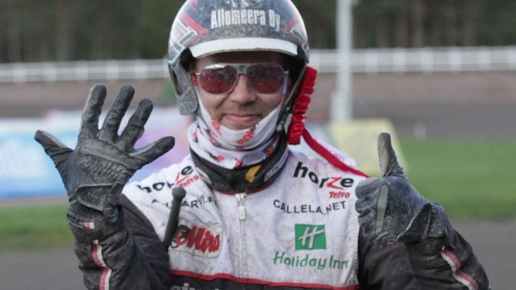 Mika Forss sivusi Suomen ennätystä ohjastamalla kuusi voittoa kotiradallaan Teivossa 17.5.2016. Seinäjoella saldo oli niin ikään kunnioitettava viisi voittoa.