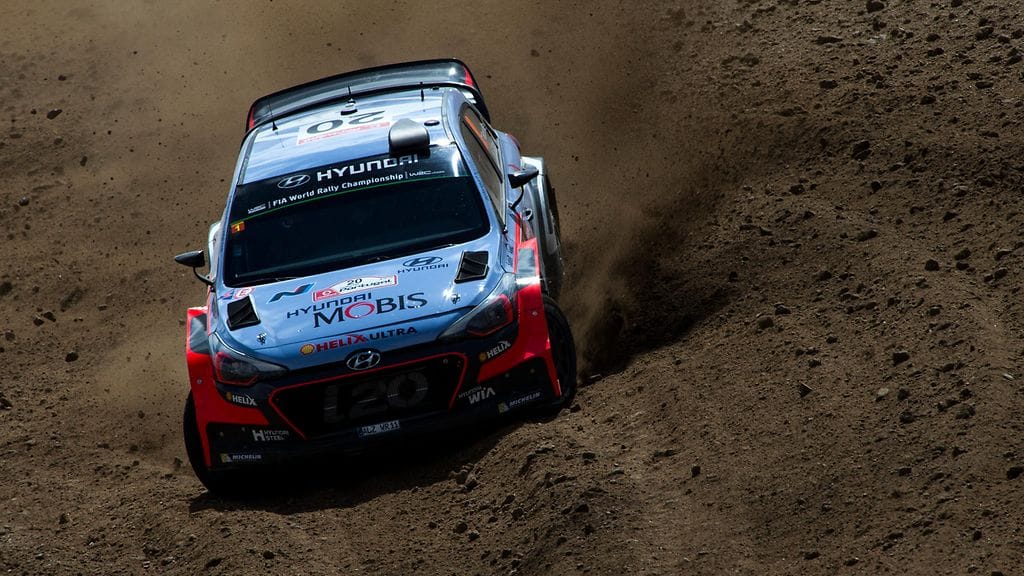 Hayden Paddon vauhdissa Portugalissa.