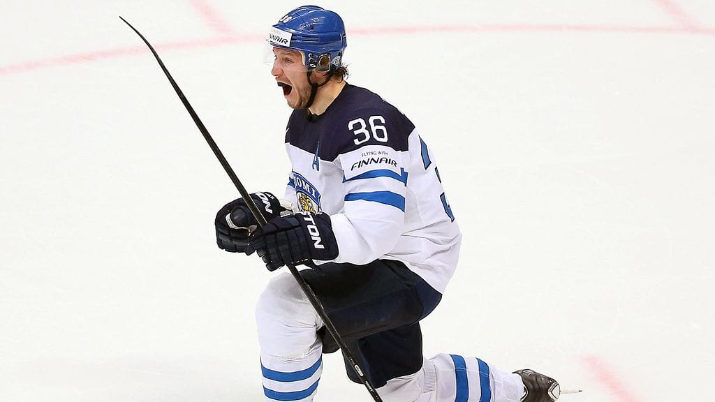 Jussi Jokinen vei Suomen 2–1-johtoon. Osumaan tarjoili näyttävän esityön Patrik Laine.