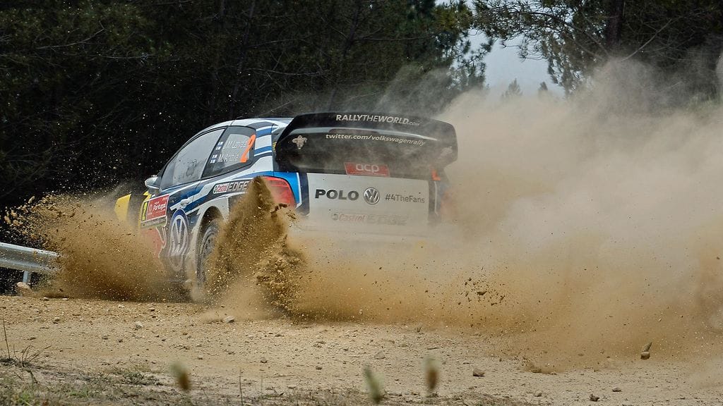 Jari-Matti Latvala on kiinni Portugalin MM-rallin kuudennessa sijassa.