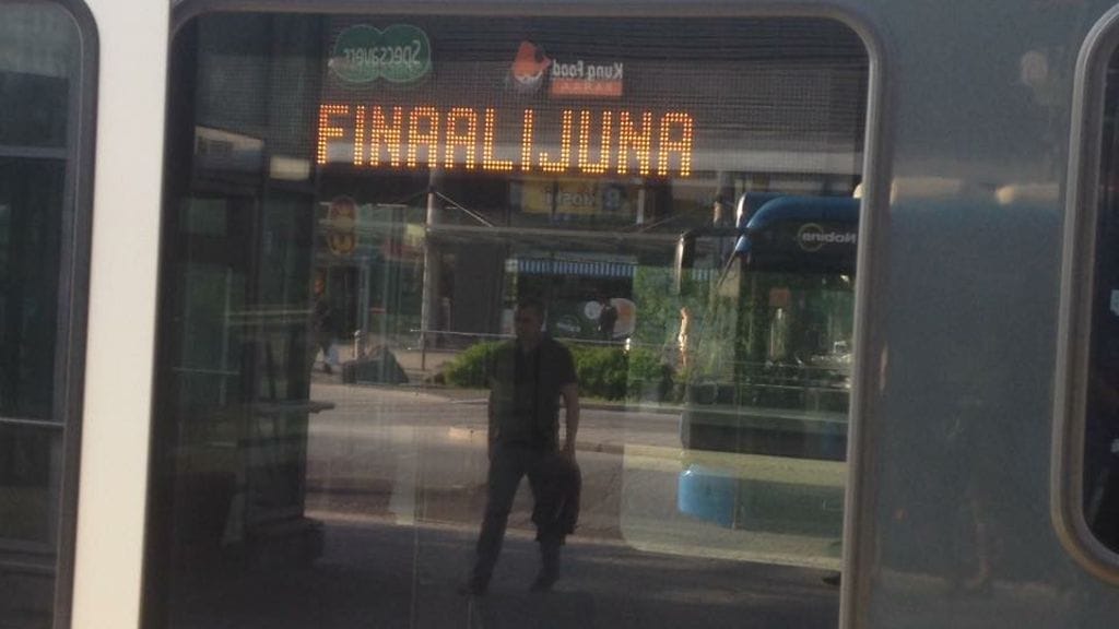 Leppävaaran asemalla Helsingissä pysähtyi iltapäivällä Suomi-Venäjä-pelin aikana juna, joka oli nimetty: finaalijunaksi.