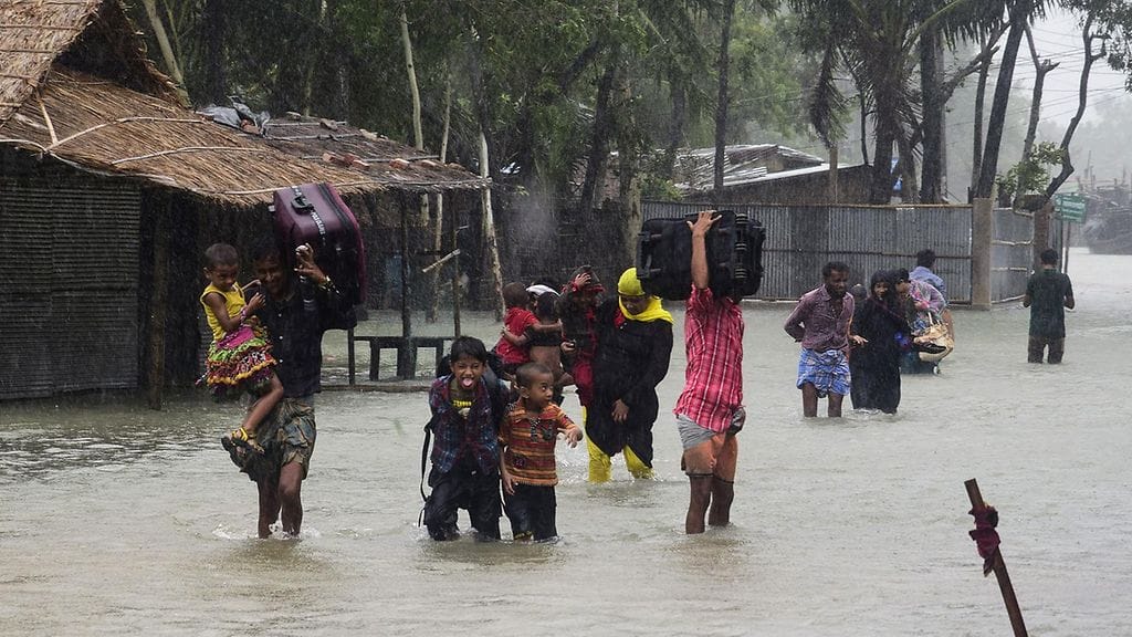 Puoli miljoonaa ihmistä joutui jättämään kotinsa Roanu-syklonin takia eilen.