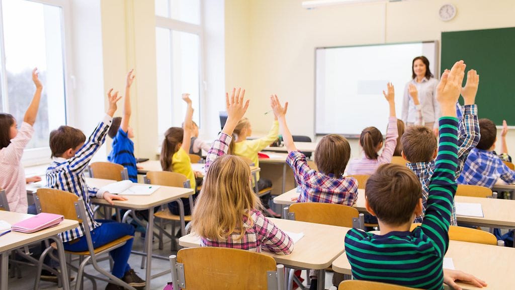 Luukkaisen mukaan etenkin ammatilliseksi opettajaksi pätevöittävän koulutuksen määrää tulisi karsia nykyisestä yli 1 600 koulutuspaikasta 1 100 paikkaan.