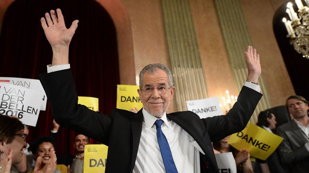 Itävallan presidentinvaalit voitti toukokuussa niukasti sitoutumaton ehdokas Alexander Van der Bellen.