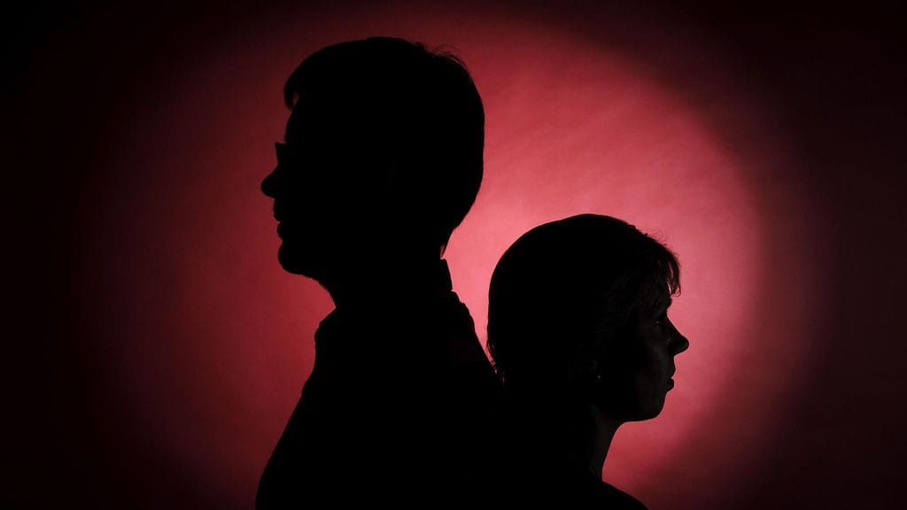 Uskottomuus tekee kipeää.