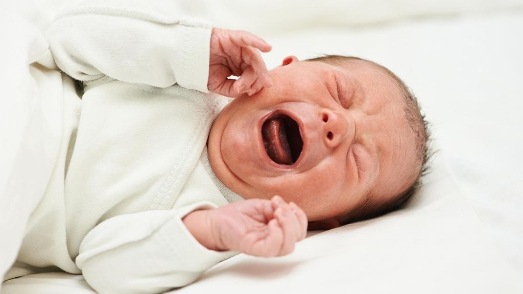 Raaskitko jättää vauvan huutamaan itsensä uneen?