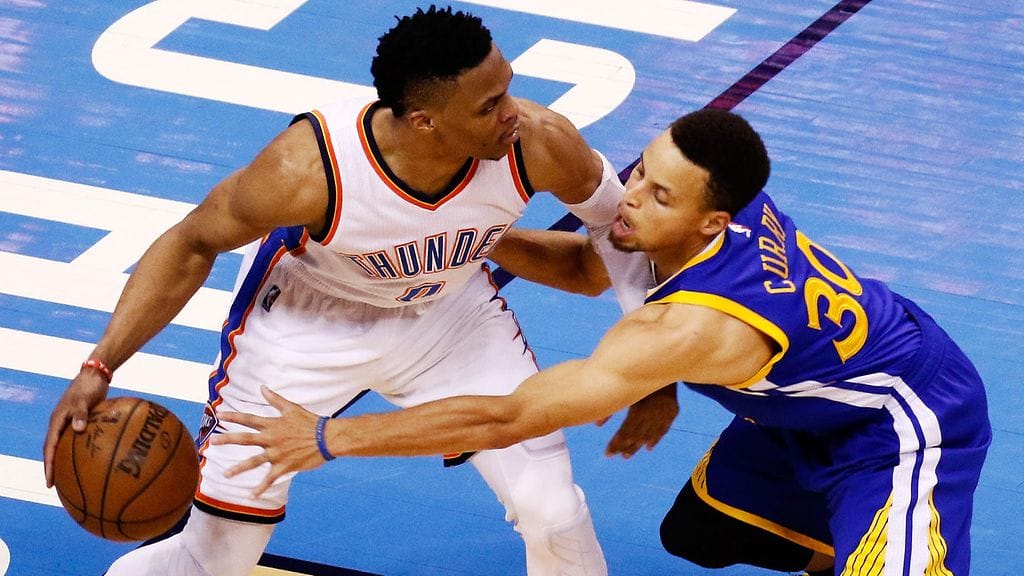 Russell Westbrook piti Stephen Curryn etäällä pelivälineestä.