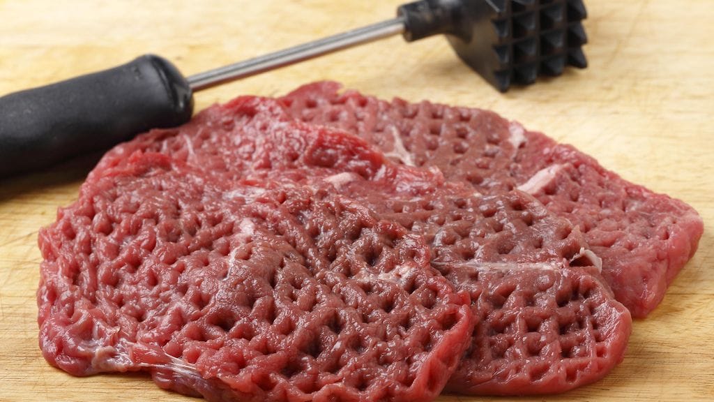 Lihatiskin työntekijöille kannattaa esittää rohkeasti kysymyksiä lihan laadusta.