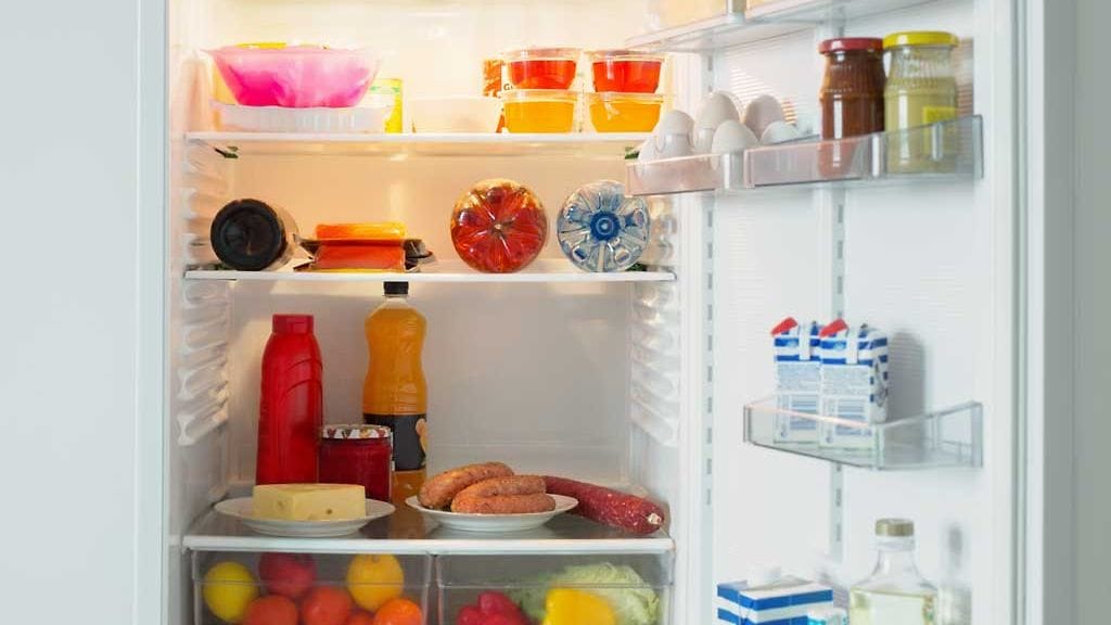 Maitoa ei kannattaisikaan säilyttää jääkaapin ovessa.