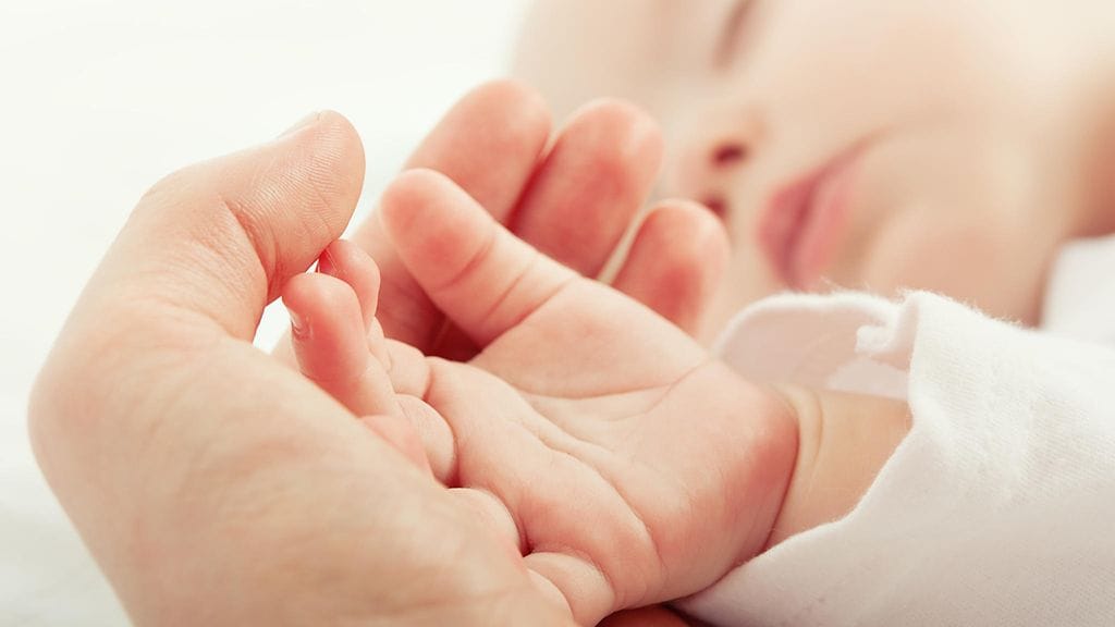 Äidin kosketus parantaa monta vaivaa.