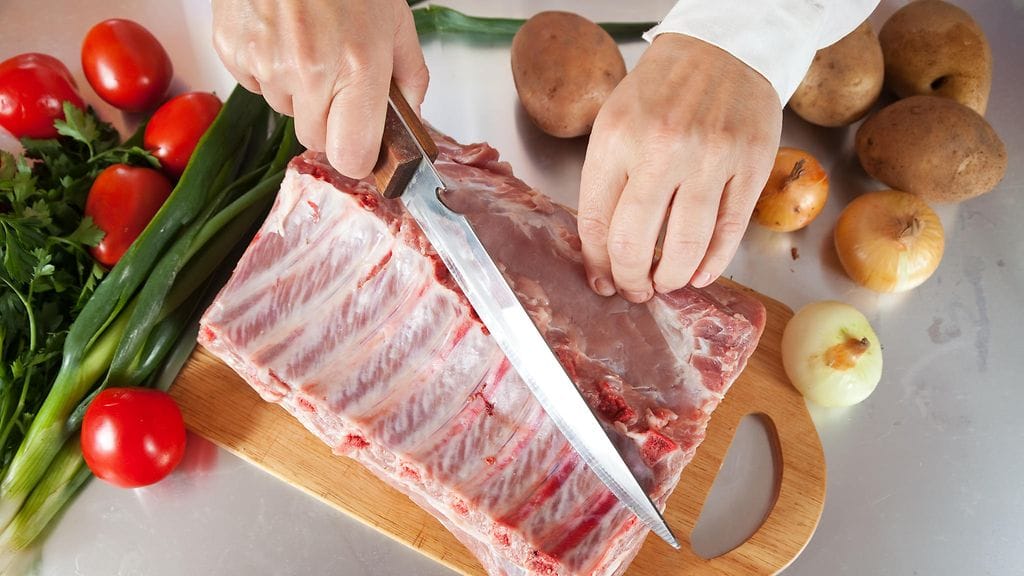 Käsittele ruoka-aineita puhtain käsin.