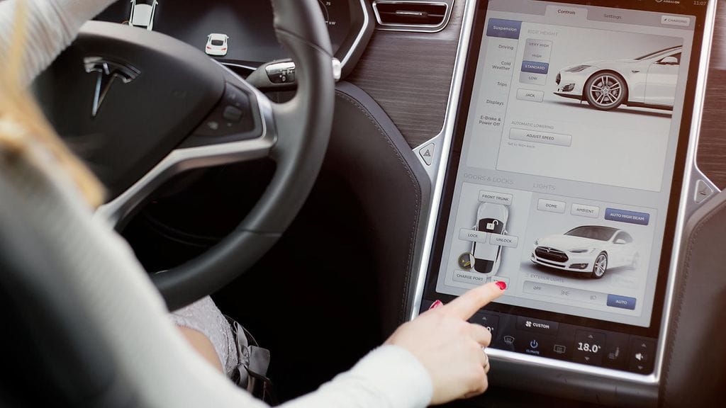 Teslan mukaan autovalmistaja on aina painottanut Autopilotin vaativan myös kuljettajan huomion.